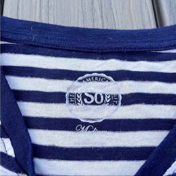 T-Shirt - Striped - Picture 2 of 3